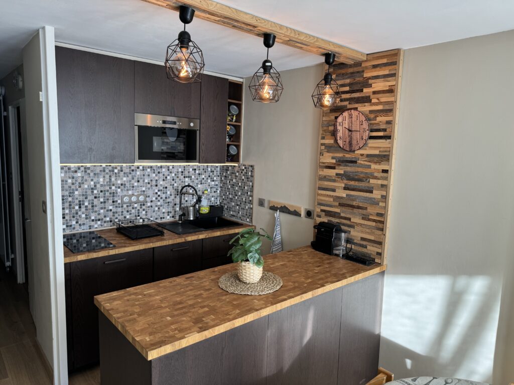 Cuisine, équipée studio au pied des pistes en location à Montgeneve