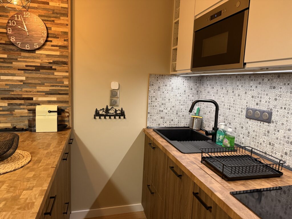 Cuisine équipée. Location d'appartement pour séjour familial à Montgeneve