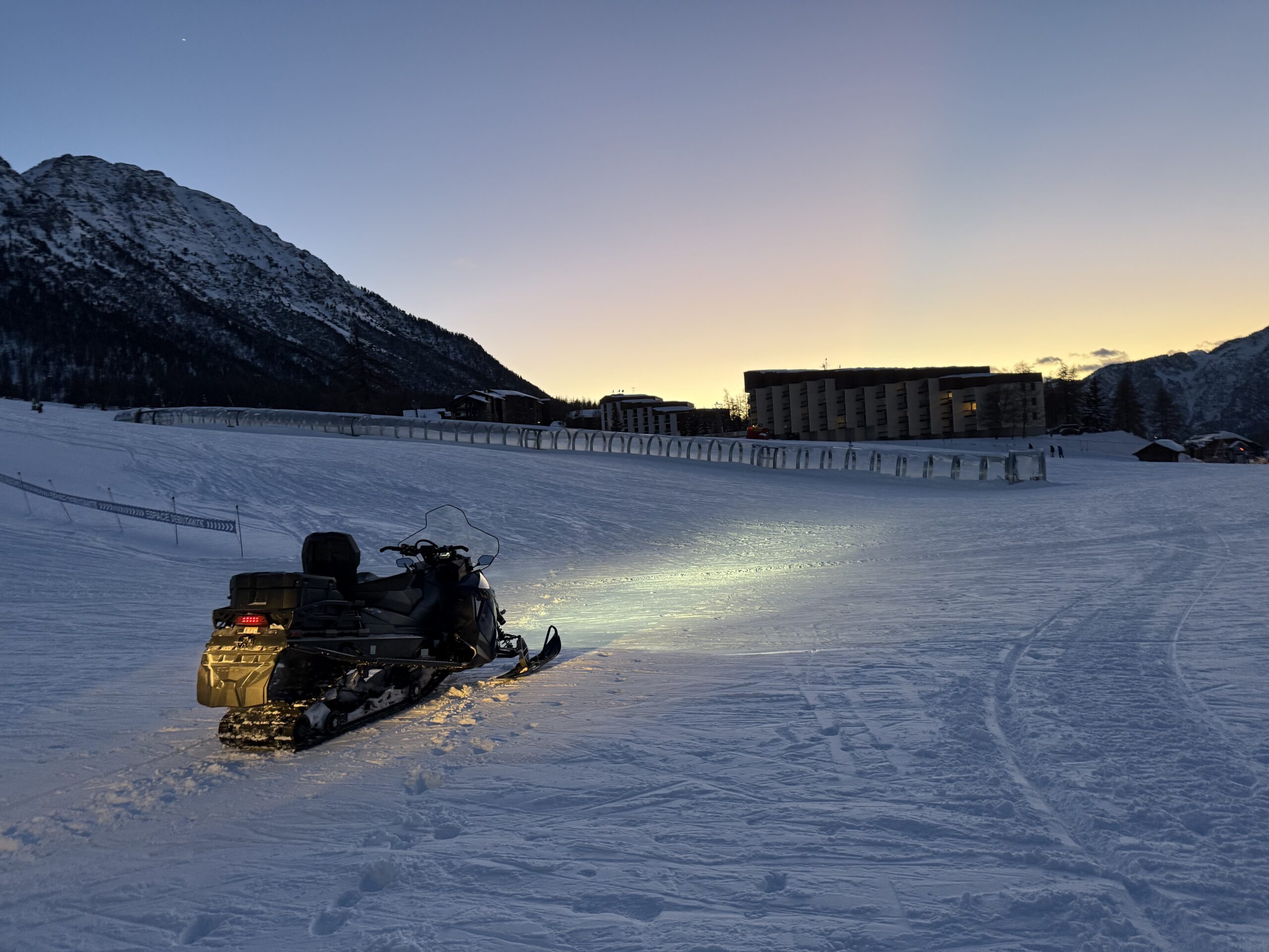 Activité de moto neige à Montgenèvre : sensations fortes et séjour d’exception