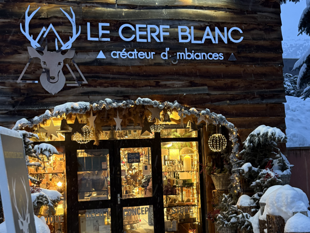 Le Cerf Blanc à Montgenèvre boutique de cadeau