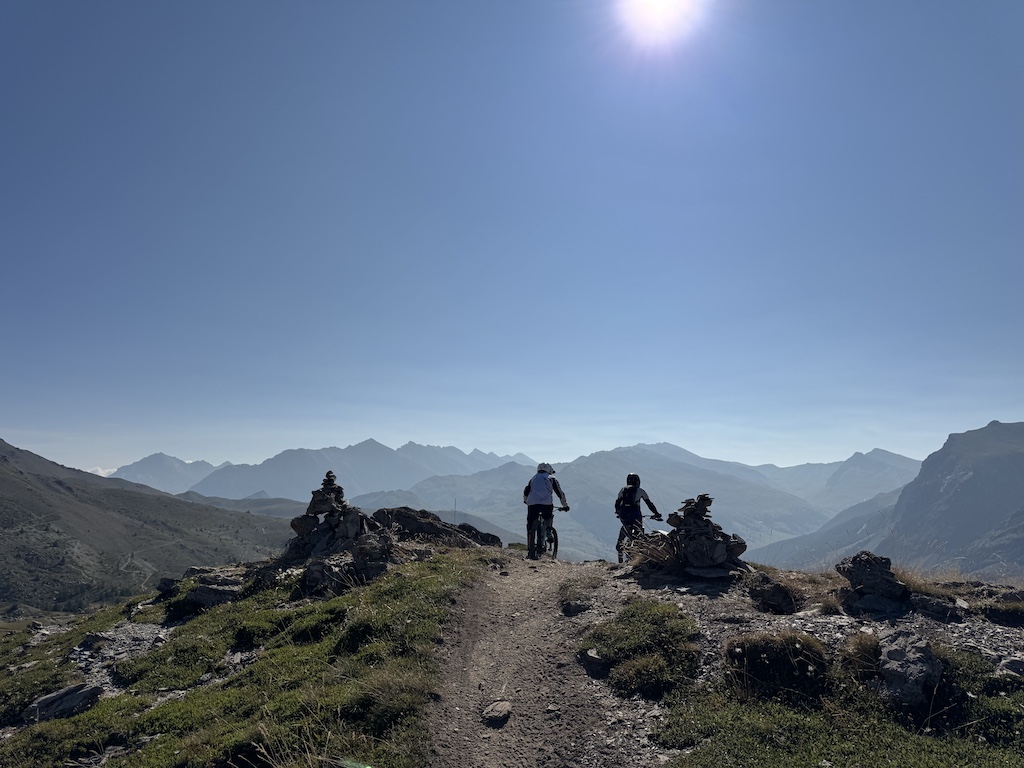 Pourquoi choisir Montgenèvre dans les Hautes-Alpes en août pour vos vacances